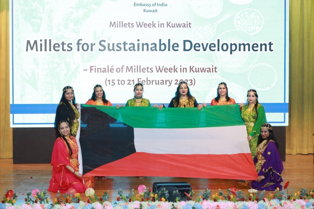 علم الكويت زين احتفالات السفارة الهندية