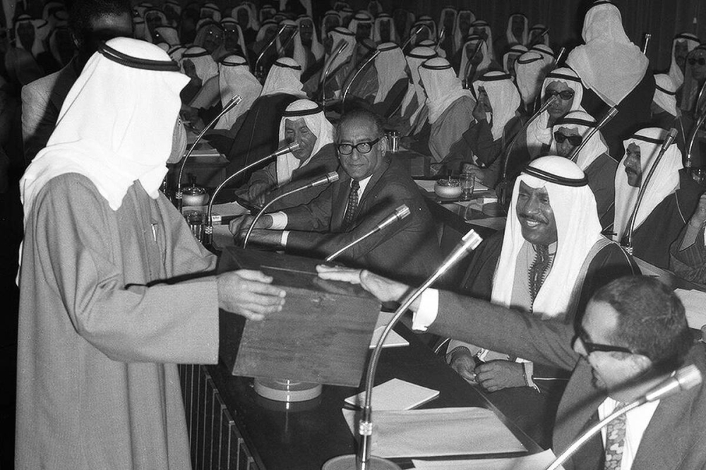 جانب من أول جلسة لمجلس 1975