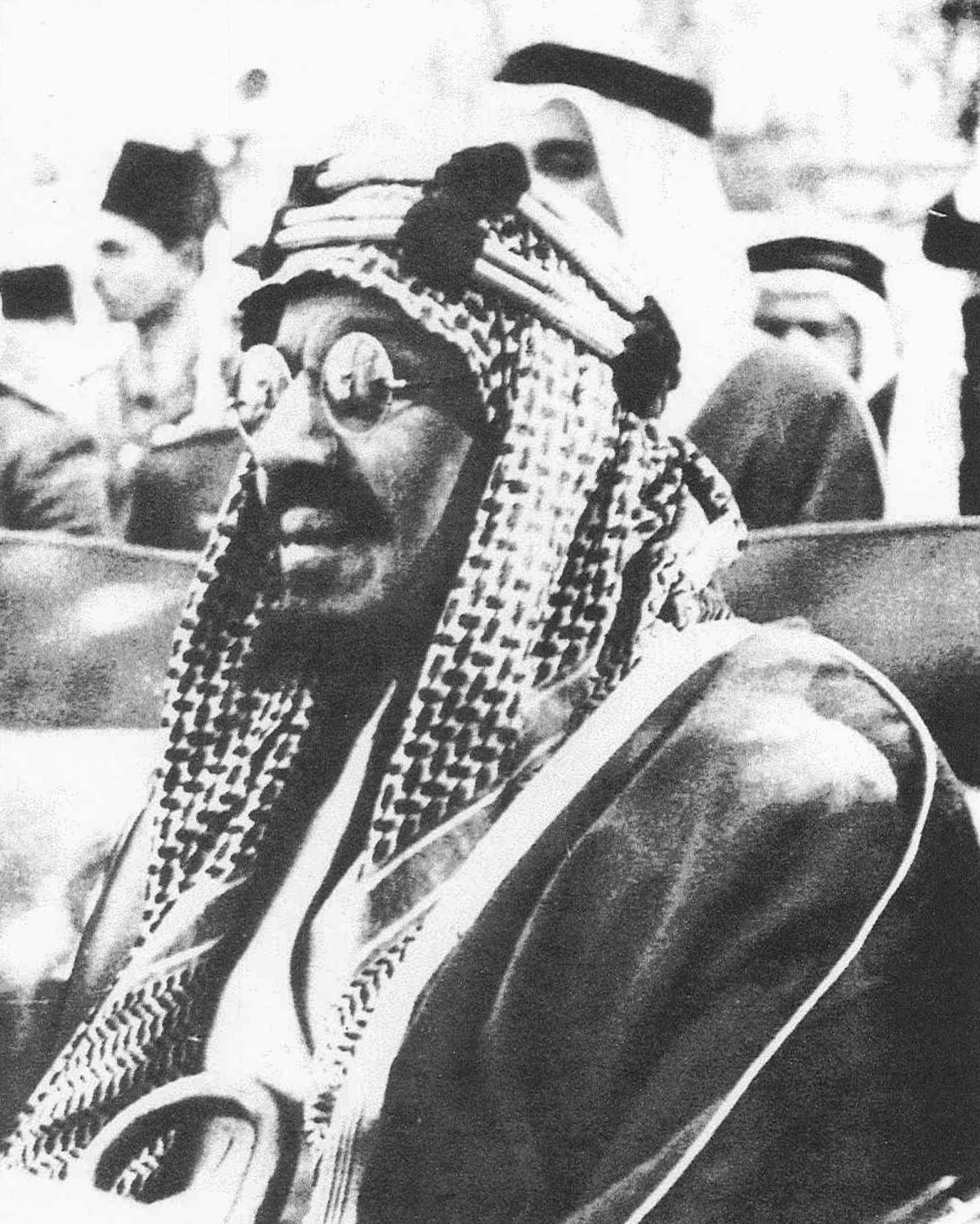 الملك عبدالعزيز في العربة الملكية متجهاً إلى القصر الملكي في القاهرة يناير 1946